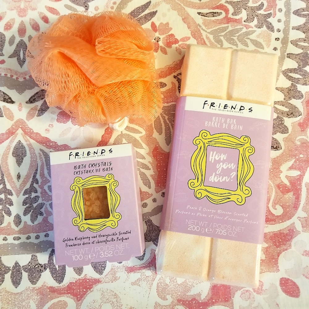 3 Piece Friends The TV Series Bath Body Bar Crystals Loofah Gift Set Bundle NWT